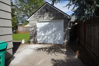 3546 SE 60th Ave in Portland, OR - Building Photo - Building Photo