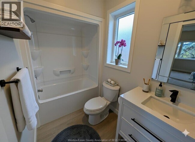 928-928 Giles Blvd E in Windsor, ON - Foto de edificio - Building Photo