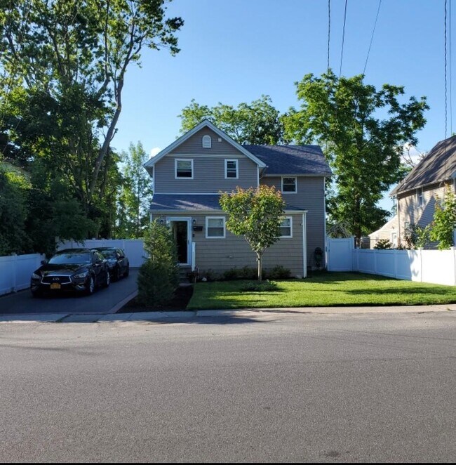 3 Brightside Ave Rentals in Central Islip, NY