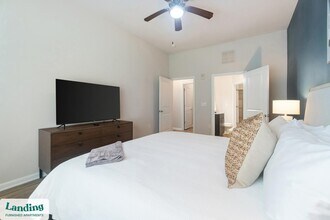 655 W Mallard Creek Church Rd in Charlotte, NC - Building Photo - Building Photo