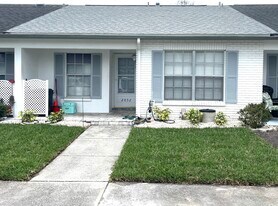 2852 Stillwell Ct, Unit 2 in New Port Richey, FL - Building Photo