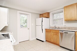 2412 Jefferson Park Ave in Charlottesville, VA - Building Photo