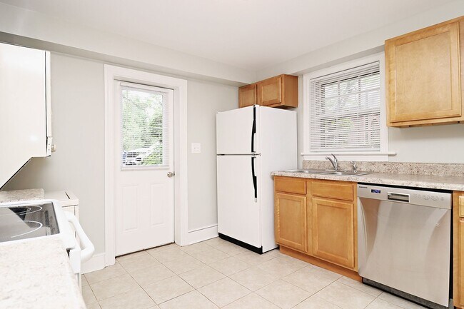 2412 Jefferson Park Ave