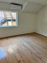 1023 Larch St in Inglewood, CA - Building Photo - Building Photo