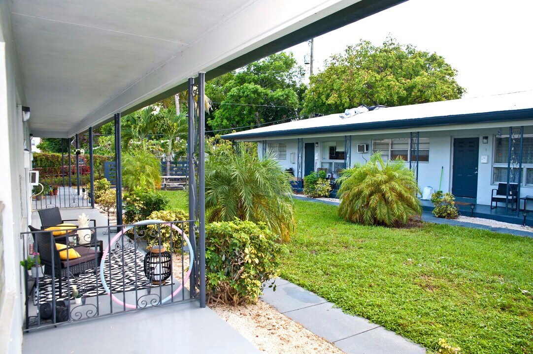2306 Fillmore St, Unit #7 in Hollywood, FL - Foto de edificio