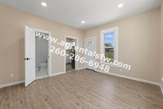 1829 Broadway-Unit -1831 Broadway #1 in Fort Wayne, IN - Building Photo - Building Photo