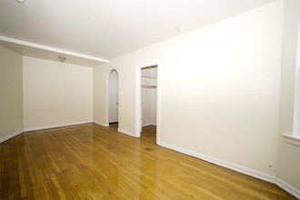 1347 W Estes Ave-Unit -1347-F4 in Chicago, IL - Building Photo - Building Photo