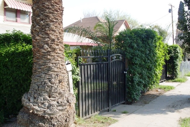 F St Rooming House in San Bernardino, CA - Building Photo - Building Photo