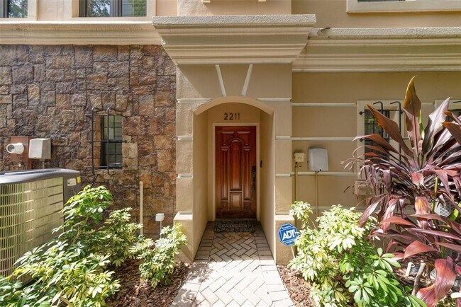 2211 Soho Bay Ct in Tampa, FL - Building Photo - Building Photo