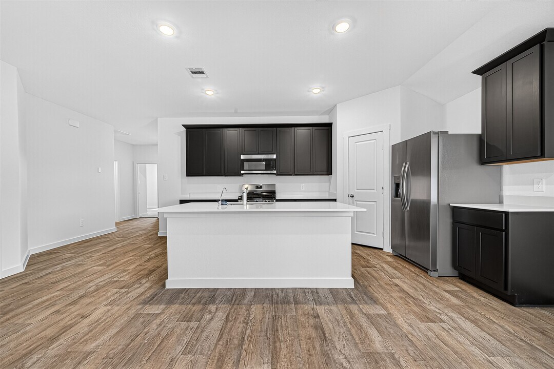 8007 Marconi Corsco Dr in Richmond, TX - Building Photo