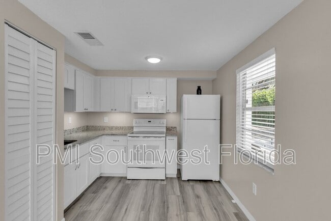 1673 Cherry Ln in Sarasota, FL - Building Photo - Building Photo