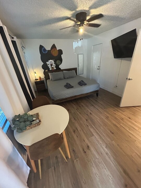 425 2nd St N in St. Petersburg, FL - Building Photo