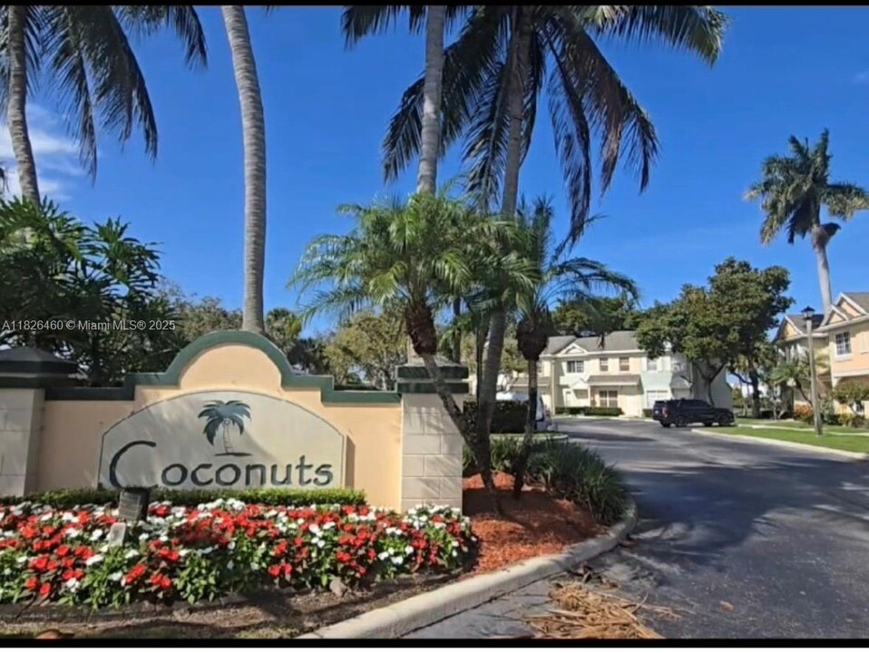299 Duval Ct in Weston, FL - Building Photo