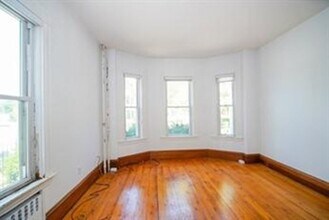 172 Pleasant St, Unit 1 in Cambridge, MA - Foto de edificio - Building Photo