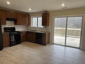 853 Hemingway Rd in Stone Mountain, GA - Building Photo - Building Photo