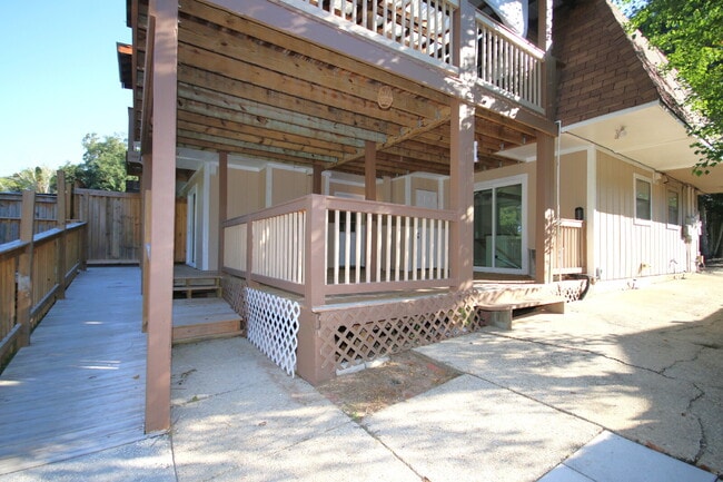 6103 E Shore Dr in Pensacola, FL - Building Photo - Building Photo