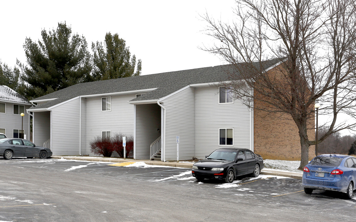 Clover Park Apartments in Cloverdale, IN - Foto de edificio