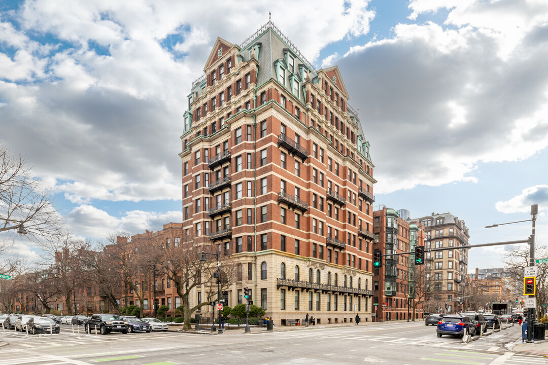 483 Beacon St in Boston, MA - Building Photo