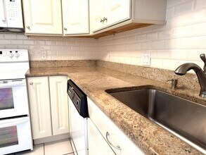 395 Revere Beach Pkwy in Revere, MA - Building Photo - Building Photo