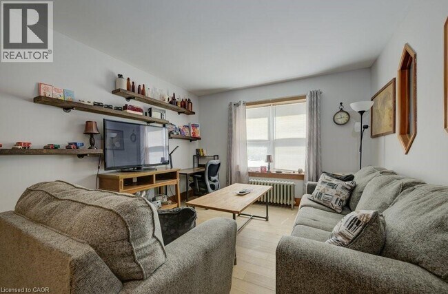 208 Ottawa Street S in Kitchener, ON - Building Photo - Building Photo