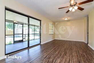 4818 W Bay Villa Ave in Tampa, FL - Foto de edificio - Building Photo