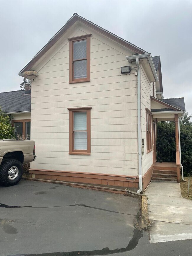3656 Old Arcata Rd in Eureka, CA - Building Photo - Building Photo