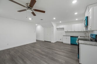 1054 North Ln in Houston, TX - Building Photo - Building Photo