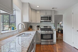 1428 Gracy Dr in Austin, TX - Building Photo - Building Photo