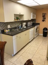 5283 Vineland Rd in Orlando, FL - Building Photo - Building Photo