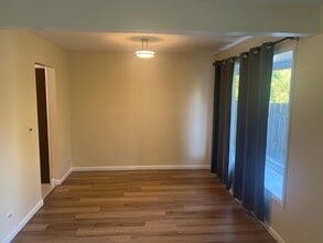 216 Pamela Dr in Bolingbrook, IL - Building Photo - Building Photo