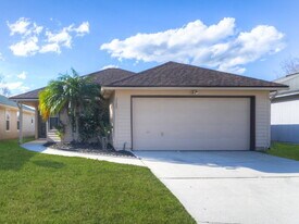 1723 Ashwood Cir in Middleburg, FL - Building Photo