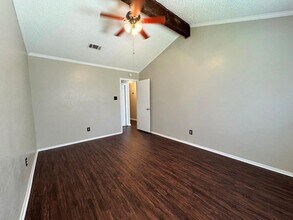 1107 Spearson Ln in Austin, TX - Building Photo - Building Photo