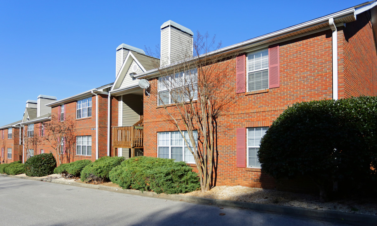 Cahaba Brook Apartments in Birmingham, AL - Building Photo