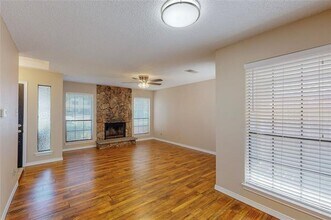 1912 N Irving Heights Dr in Irving, TX - Building Photo - Building Photo