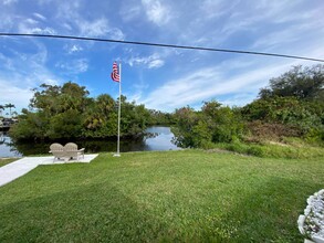 12 Shoreland Dr in Ft. Myers, FL - Foto de edificio - Building Photo