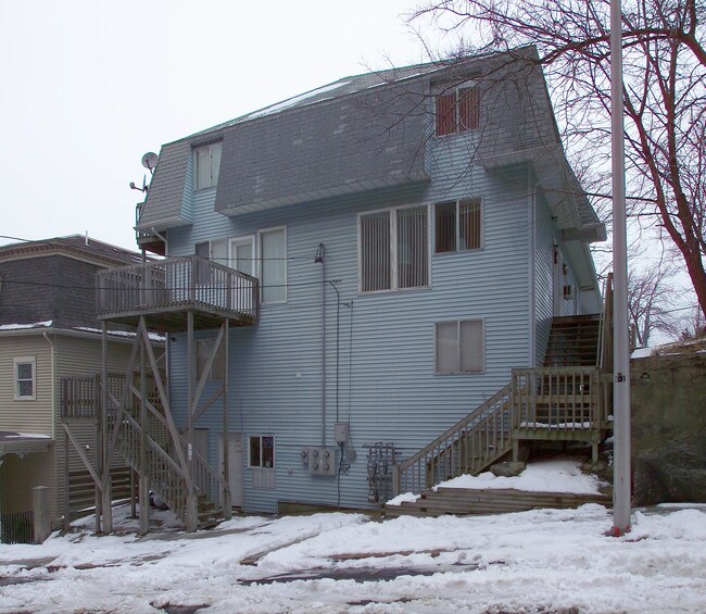 170 Locust St in Fall River, MA - Foto de edificio - Building Photo