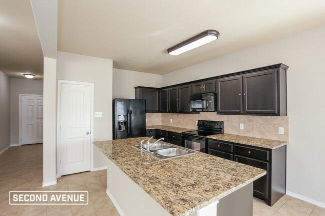 661 Creekview Dr in Azle, TX - Building Photo - Building Photo