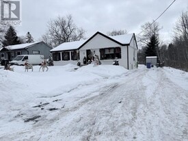 86 Roxborough Rd in Newmarket, ON - Building Photo