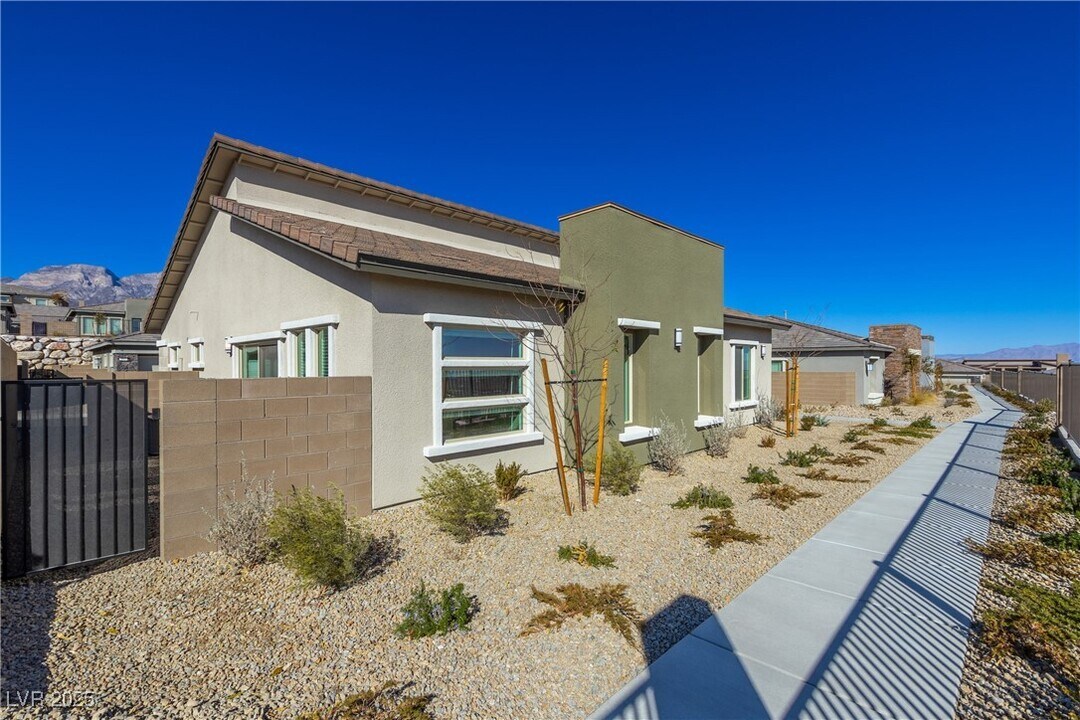 896 Market Grove Ln in Las Vegas, NV - Building Photo