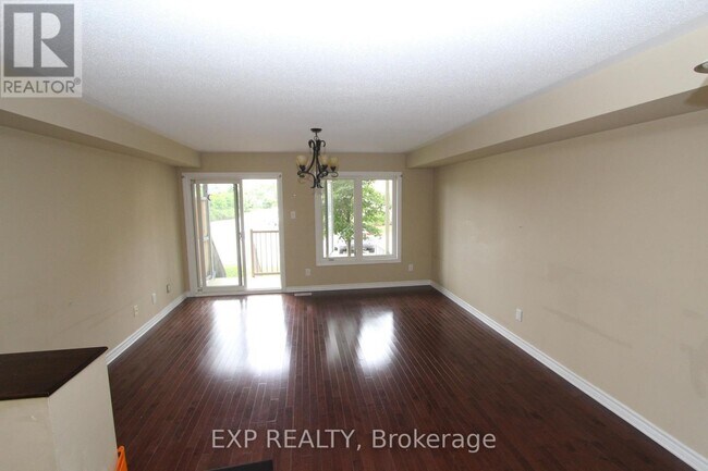 1118 Klondike Rd in Ottawa, ON - Building Photo - Building Photo