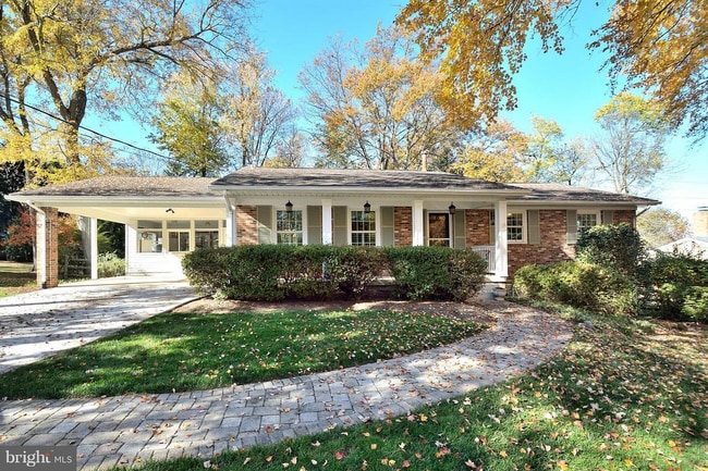 property at 610 John Marshall Dr NE