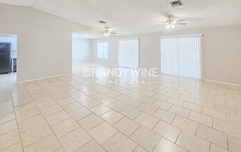 28305 International Dr in Zephyrhills, FL - Foto de edificio - Building Photo