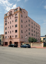 Shep Davis Plaza in Miami Beach, FL - Building Photo - Building Photo