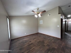 725 Pinewood Dr in Jacksonville, NC - Building Photo - Building Photo