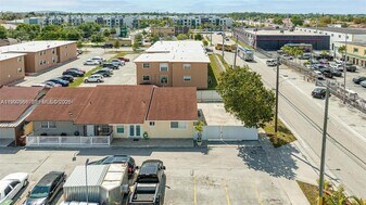 330 W 74th Pl in Hialeah, FL - Building Photo
