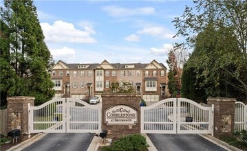 2042 Cobblestone Cir NE in Atlanta, GA - Building Photo - Building Photo