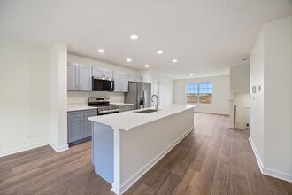 2463 Bella Dr in Pingree Grove, IL - Building Photo - Building Photo