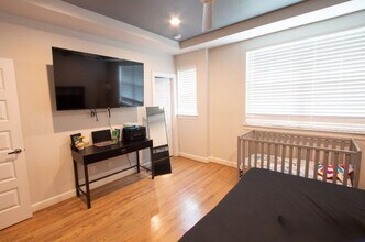 2779 Clinton Dr in Houston, TX - Foto de edificio - Building Photo