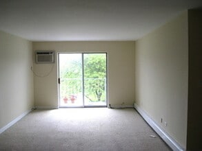 838 Jonathon Ct, Unit 308 in Prospect Heights, IL - Building Photo - Building Photo