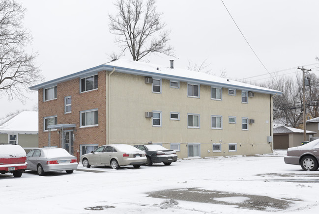 4927-4935 University Ave NE in Columbia Heights, MN - Foto de edificio - Building Photo